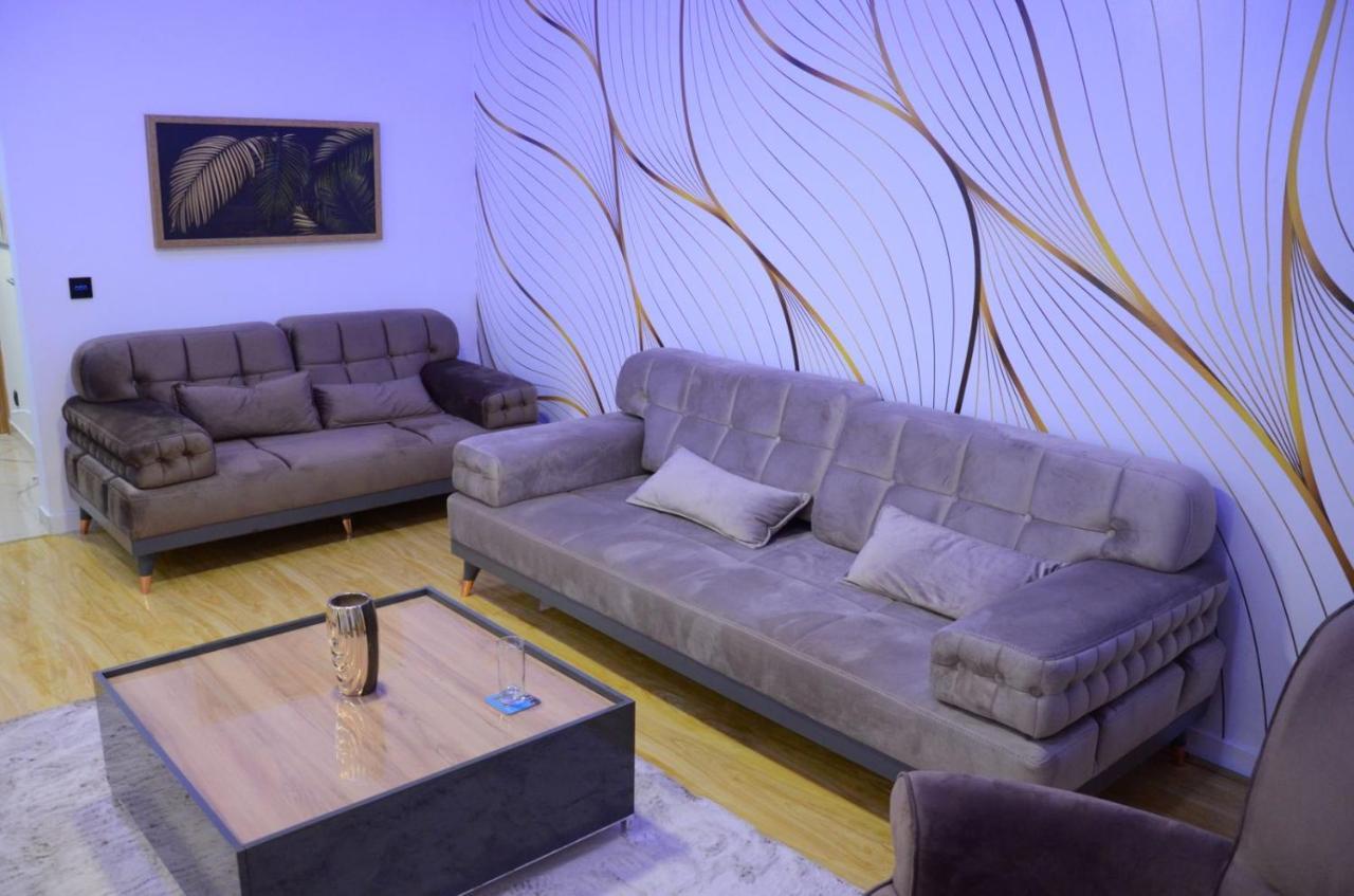 Centar 5 Star Appartement Kraljevo Buitenkant foto