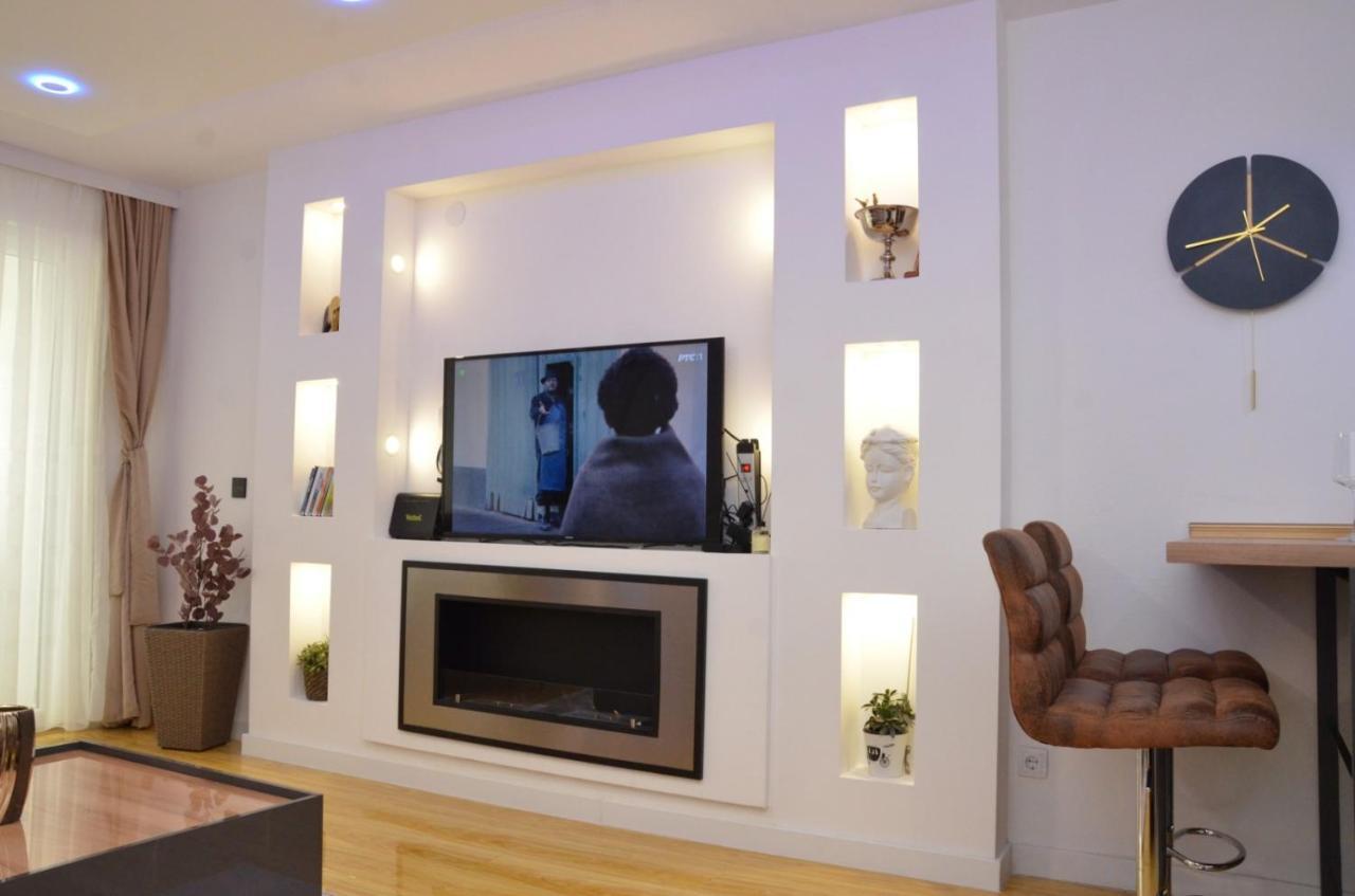 Centar 5 Star Appartement Kraljevo Buitenkant foto