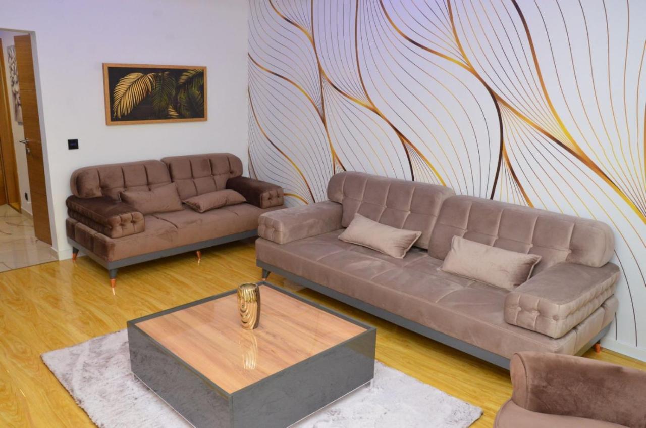 Centar 5 Star Appartement Kraljevo Buitenkant foto