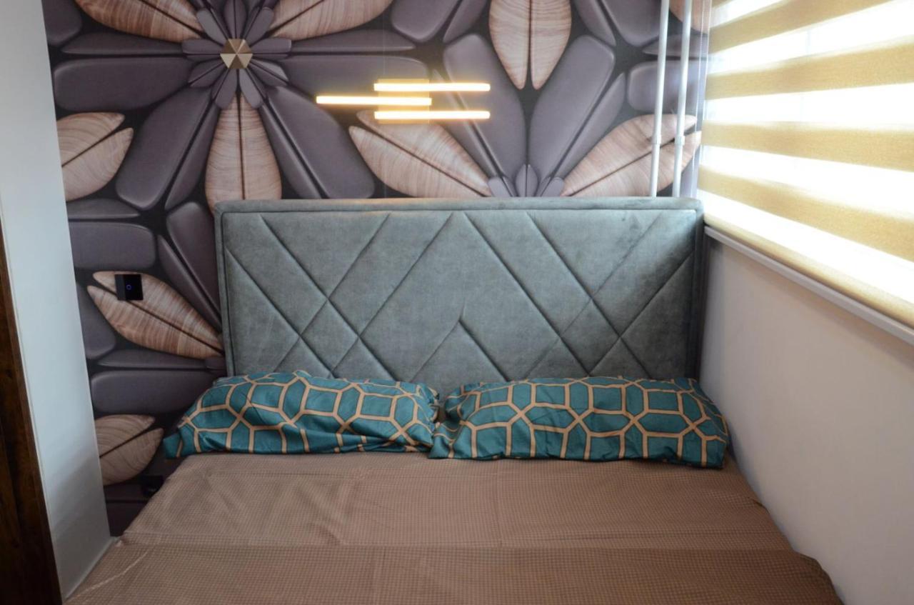 Centar 5 Star Appartement Kraljevo Buitenkant foto